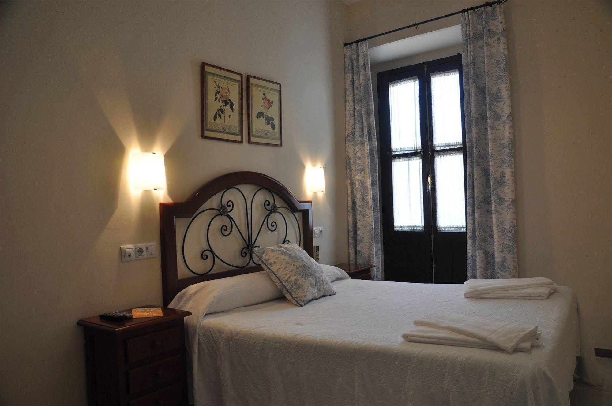 Hostal Azahar Cordoba Exterior photo